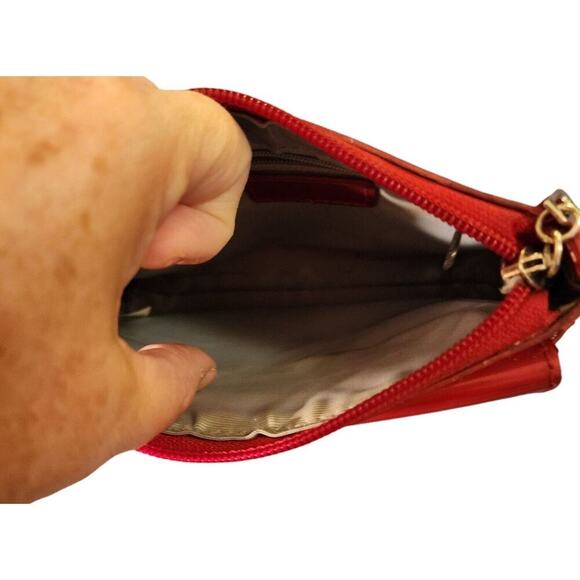 Beijo Red Patent Leather Clutch Wallet With Zip Closure & Internal Pockets Flaw - Picture 7 of 9